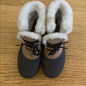 Sorel snow boots.